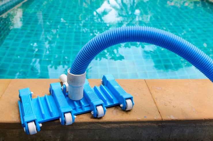 Pool cleaning machine