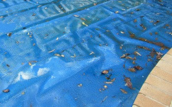 Swimming pool cover with debris 