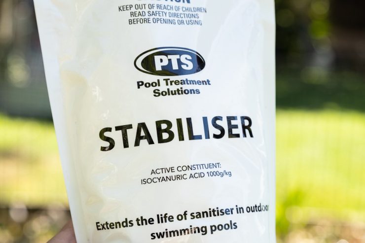 bag of granular cyanuric acid stabilizer for swimming pools

