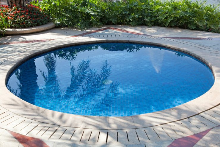 Shows an plunge pool or dip pool installed in a backyard.