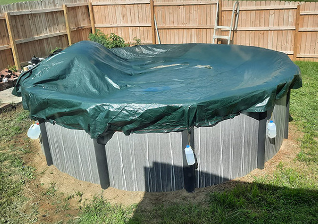 Pool air pillow under the pool cover for above-ground pool